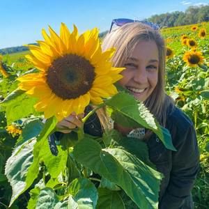 Meet your Posher, Laura